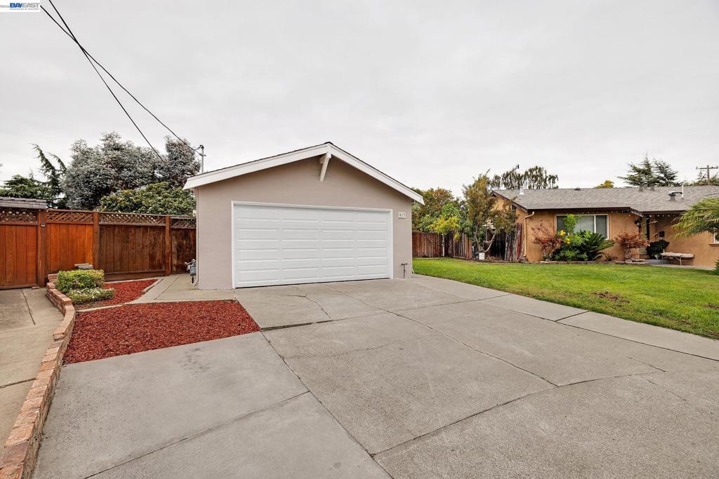 513 Carobe Court