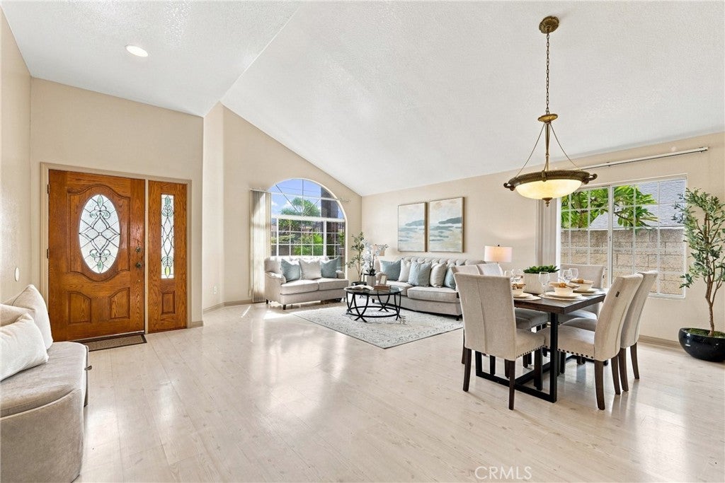 1819 S Lark Ellen