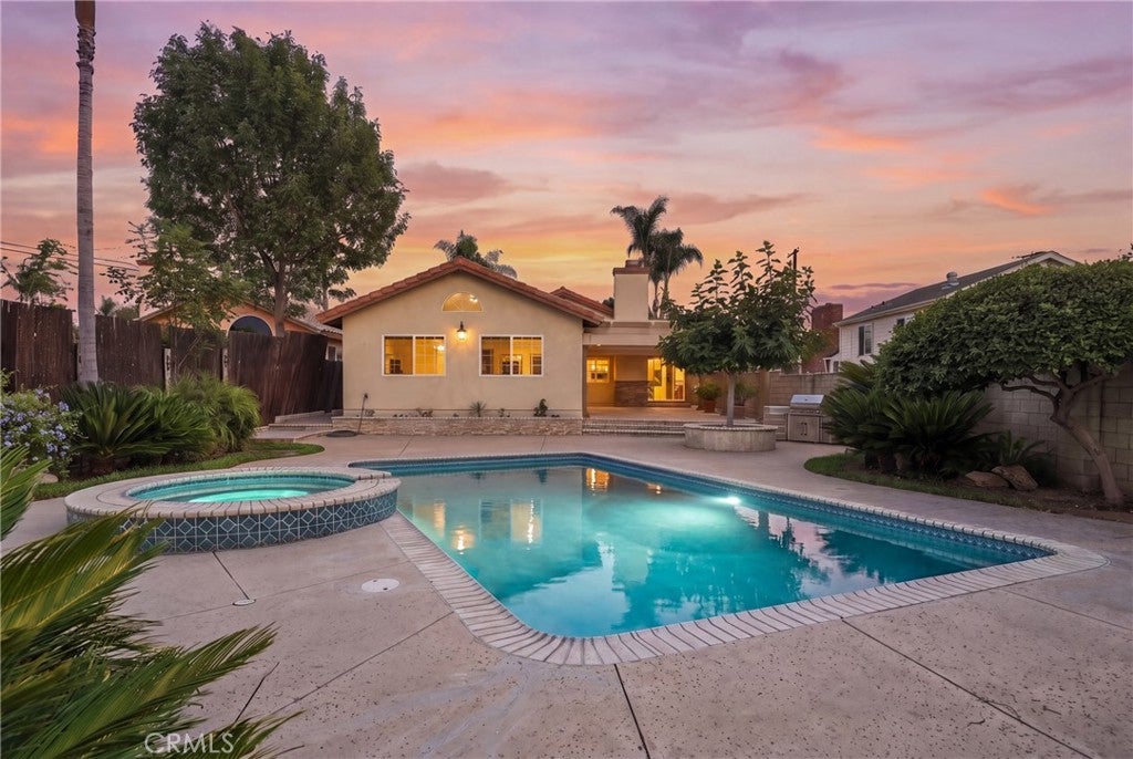 1819 S Lark Ellen