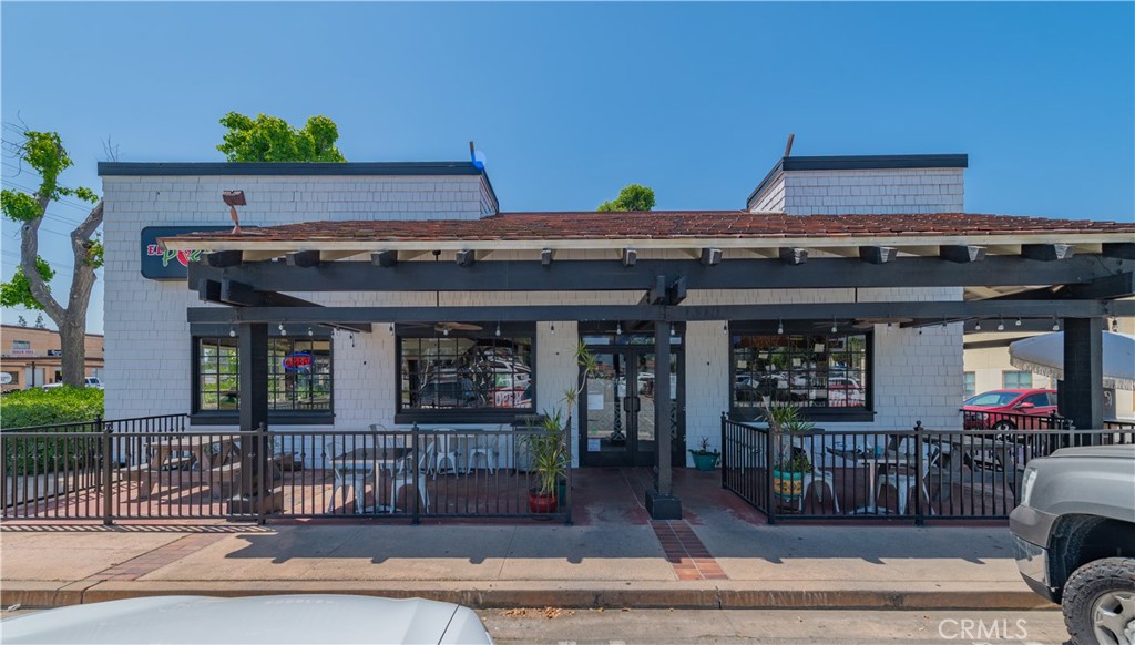 1319 N Grand Avenue