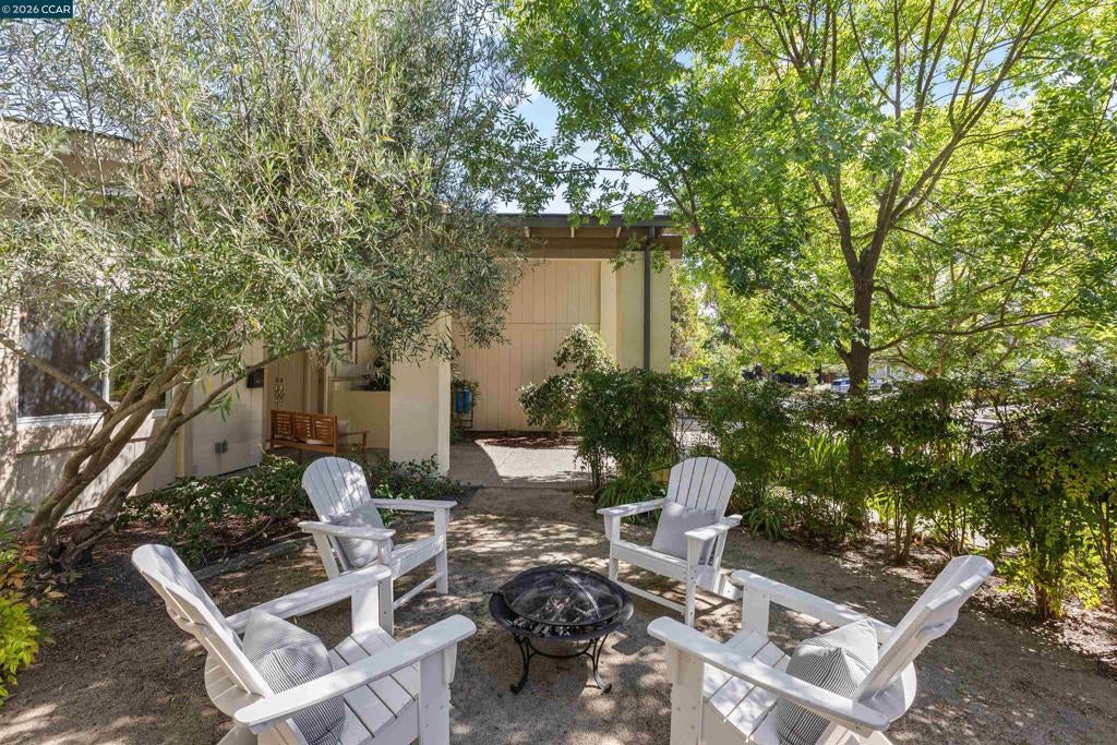 7 Leeds Ct