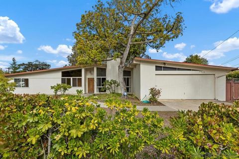 8415 Sugarman Dr La Jolla CA 92037