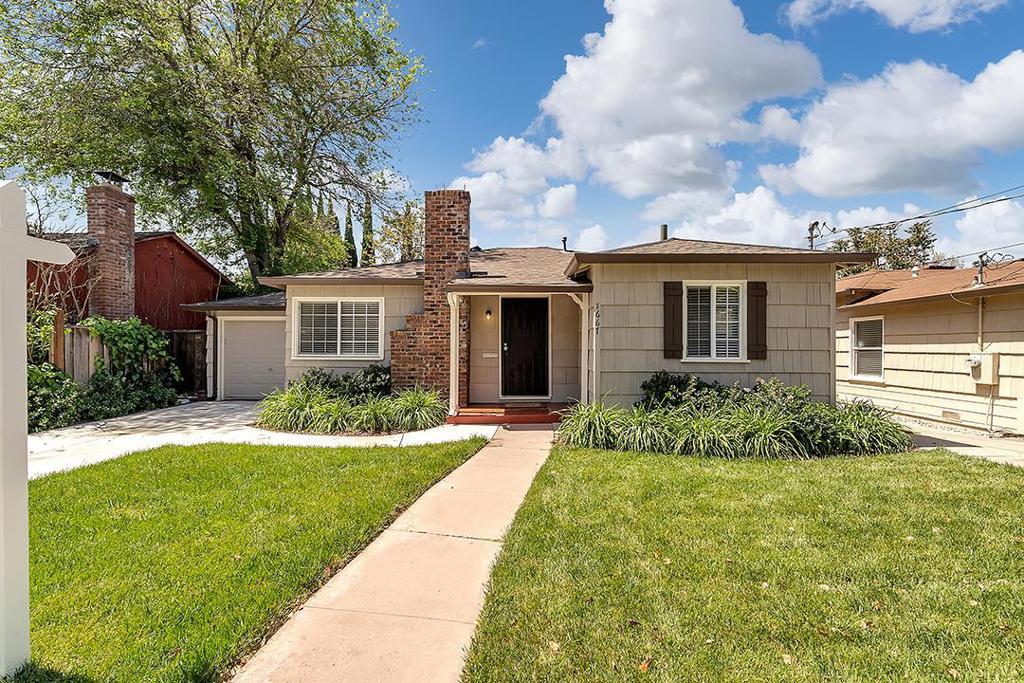 Two cottages for sale in Willow Glen side by side. Both on large lots. Great for investors looking to consolidate their portfolio or for developers looking for lots in Willow Glen to rebuild larger homes. Each home can be purchased individually or together as a package.