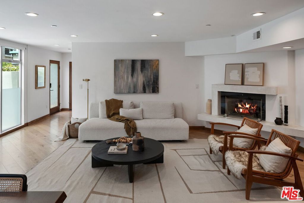 Photo of 512 Brooks Avenue #6, Venice, CA 90291 (MLS # 25596215)