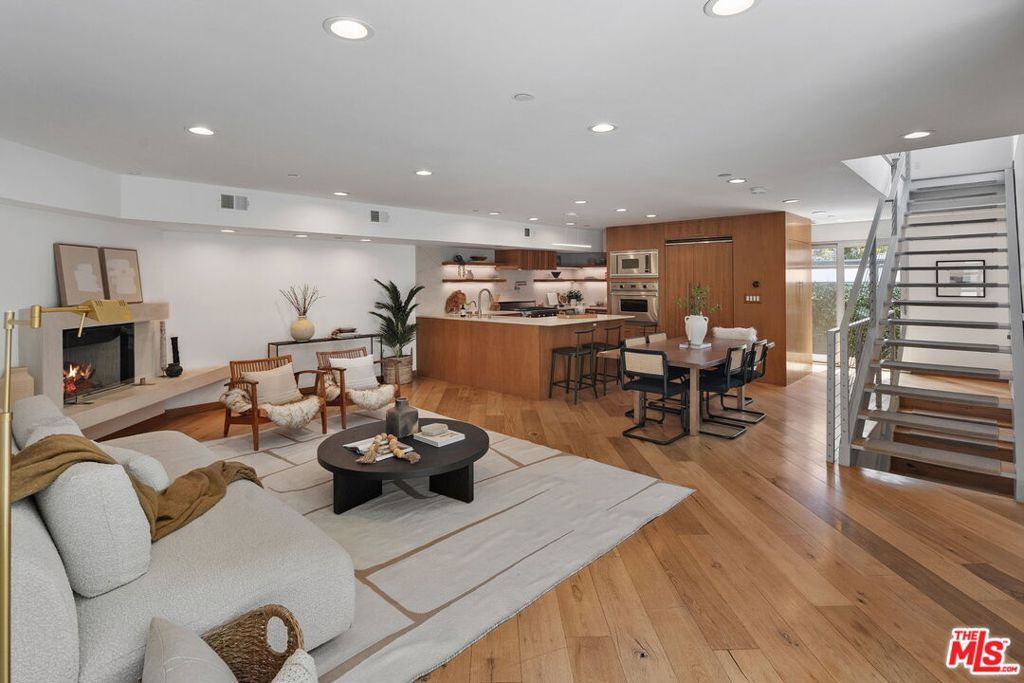 Photo of 512 Brooks Avenue #6, Venice, CA 90291 (MLS # 25596215)