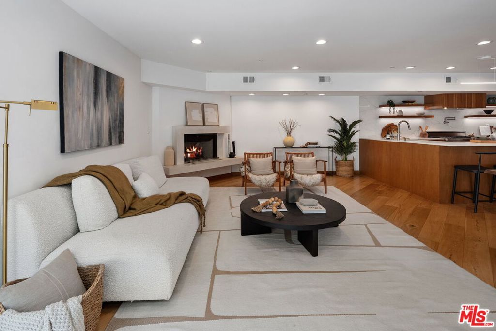Photo of 512 Brooks Avenue #6, Venice, CA 90291 (MLS # 25596215)