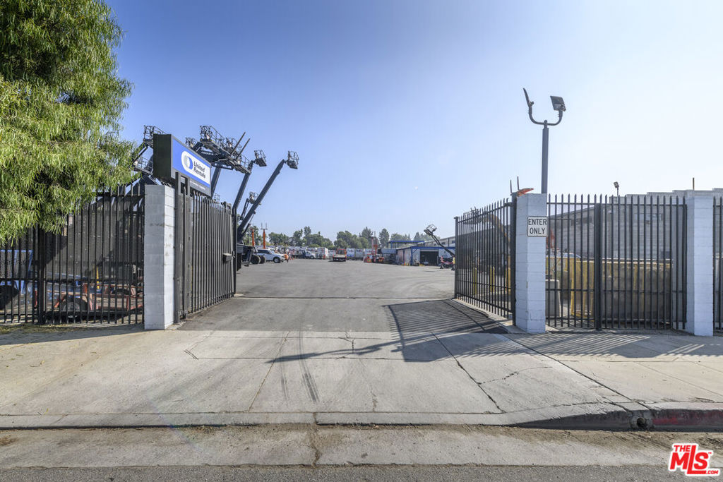 Properties 1 10232 Glenoaks Boulevard