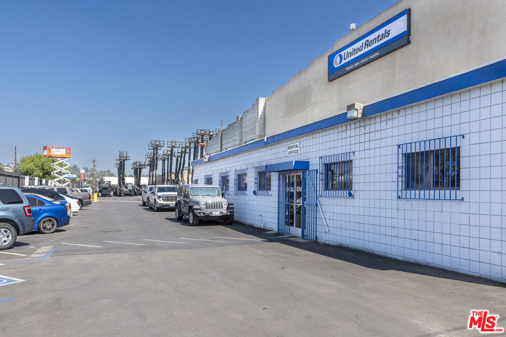 Properties 3 10232 Glenoaks Boulevard