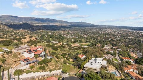 Photo of 22882 Trigger st, Chatsworth, CA 91311 (MLS # SR26018794)