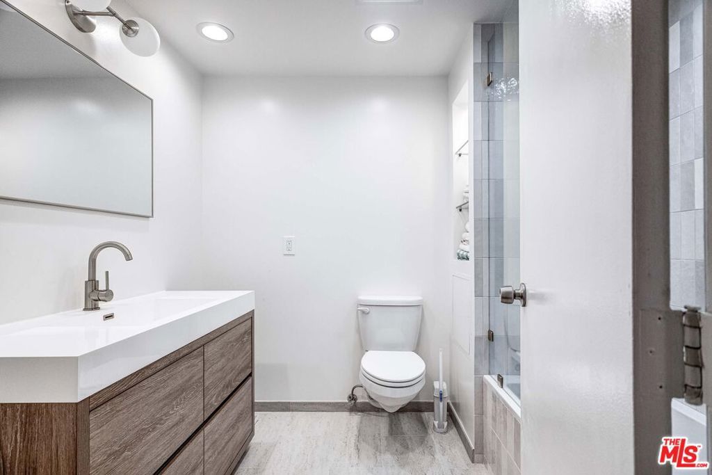 Photo of 800 W 1st Street #602, Los Angeles, CA 90012 (MLS # 25624215)