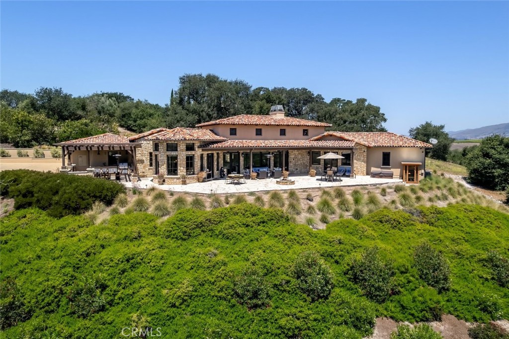 2350 Camino Edna