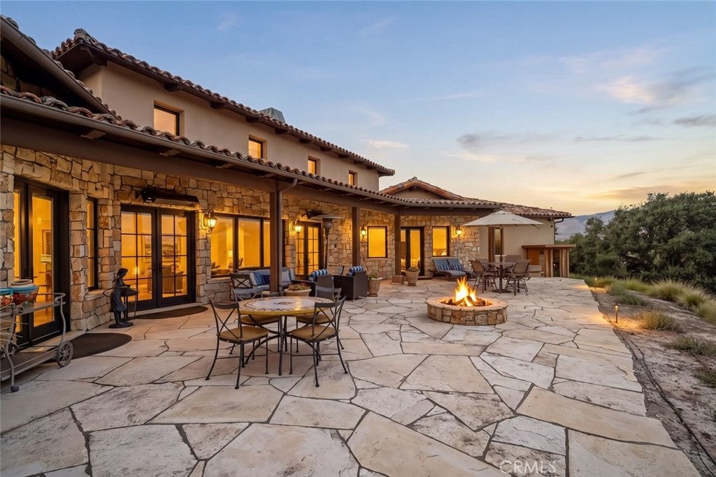 2350 Camino Edna