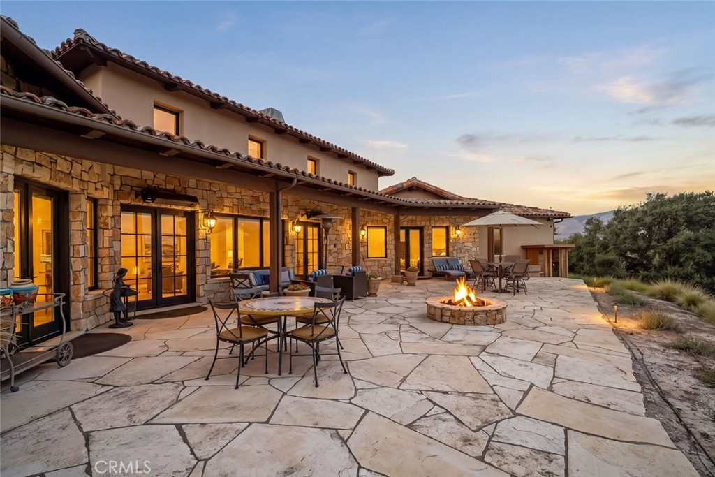 2350 Camino Edna