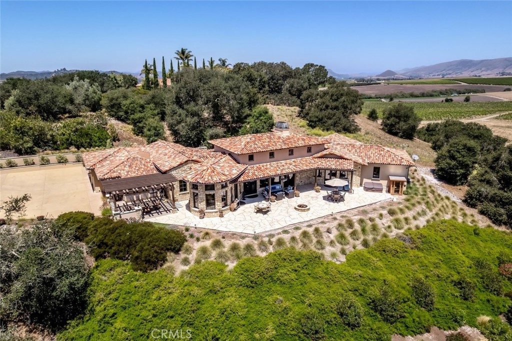 2350 Camino Edna