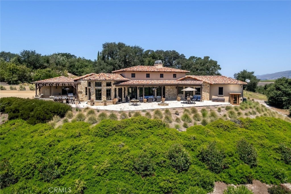 2350 Camino Edna