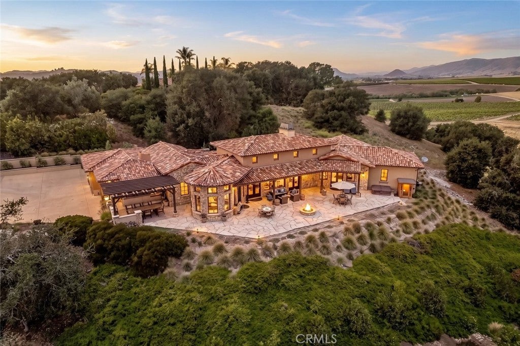 2350 Camino Edna