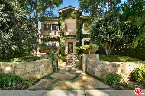 Photo of 12207 Cantura Street, Studio City, CA 91604 (MLS # 25609263)