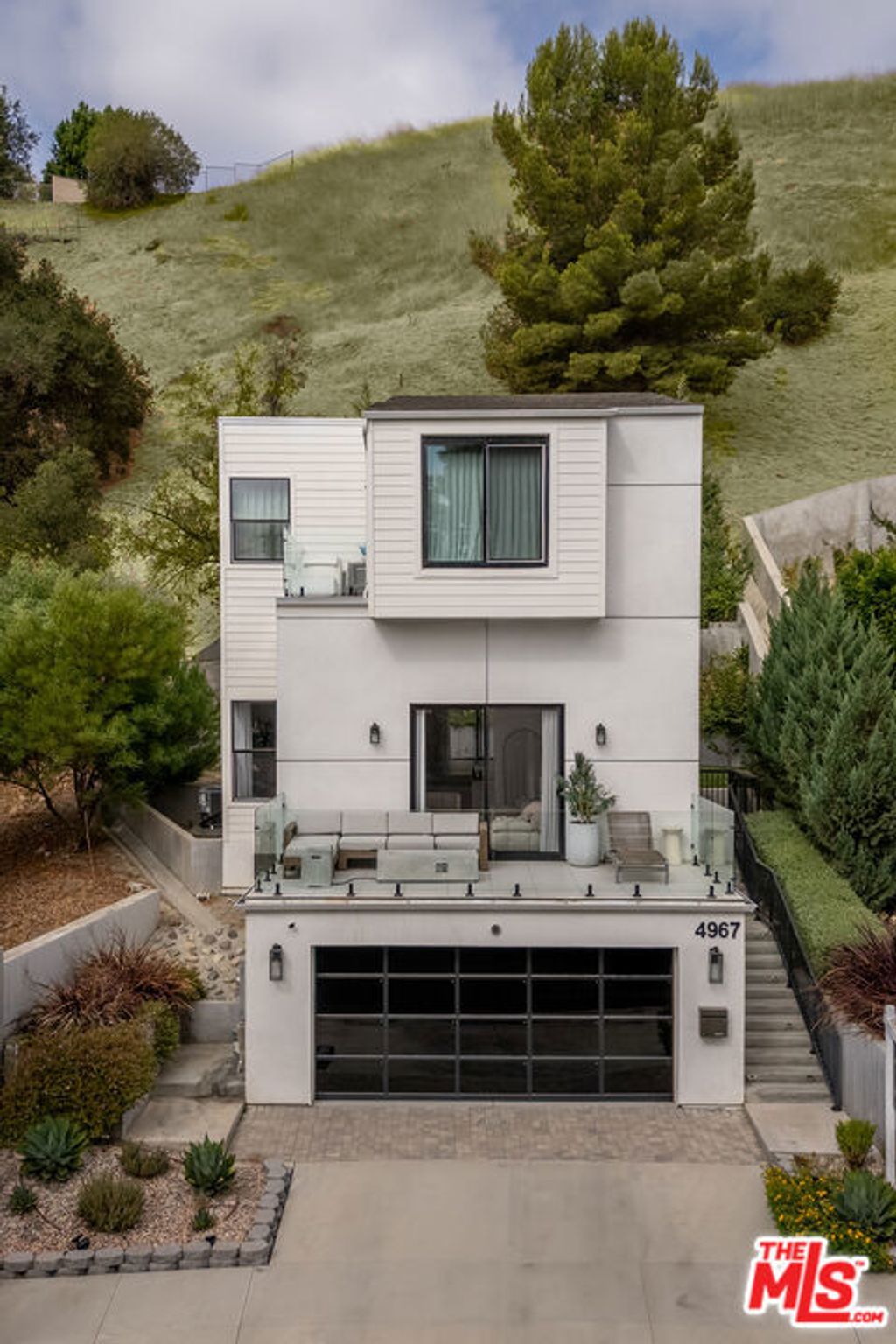 Photo of 4967 Llano Drive, Woodland Hills, CA 91364 (MLS # 25594347)