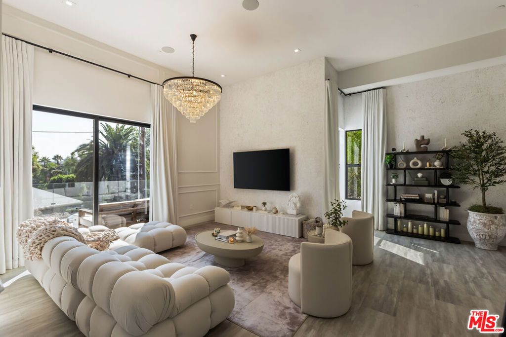 Photo of 4967 Llano Drive, Woodland Hills, CA 91364 (MLS # 25594347)