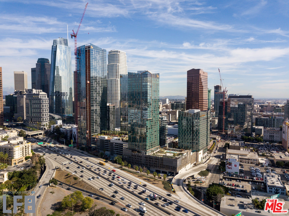 Metropolis I - high floor DTLA View Studio. An Urban Sanctuary, with breathtaking views in every direction. Arrive home through a grand motor court, and have Staples Center, Financial District, SouthPark and the all of DTLA's exciting destinations at your doorstep. Exercise and entertain in the over 40,000 sf of indoor/outdoor clubhouse, MetSix featuring a dog friendly Sky-park, a sparkling residents only pool and cabanas. private cinema, expansive fitness center, billiards, yoga, spa/steam, and video business center only for residents. Indulge in 5 star attentive residential conceirge service and Access membership with dining & room discounts at Hotel Indigo. Enjoy all inclusive living with PARKING, ample bicycle and guest parking, 1G Fiber Optic Internet, Wifi, Gas, Water, Trash INCLUDED.