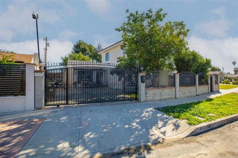 Photo of 7446 Mammoth Avenue, Van Nuys, CA 91405 (MLS # GD26134309)