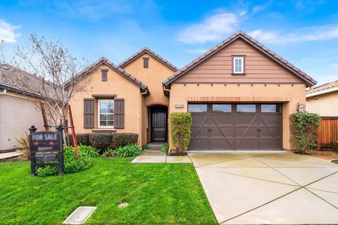 Photo of 1033 1033 Malbec Ln Ln, Brentwood, CA 94513 (MLS # 41111343)