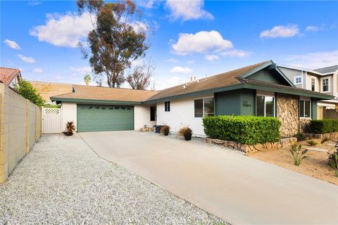 Photo of 952 Cheyenne St, Costa Mesa, CA 92626 (MLS # AR26004275)