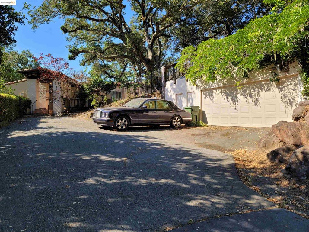 LOST VALLEY EST - Residential