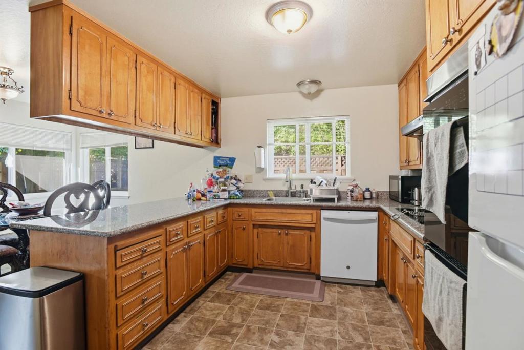 503 W Fox Court
