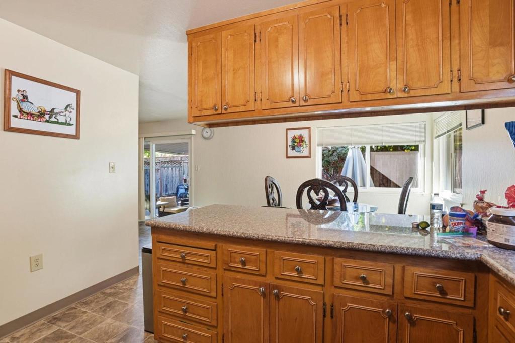 503 W Fox Court