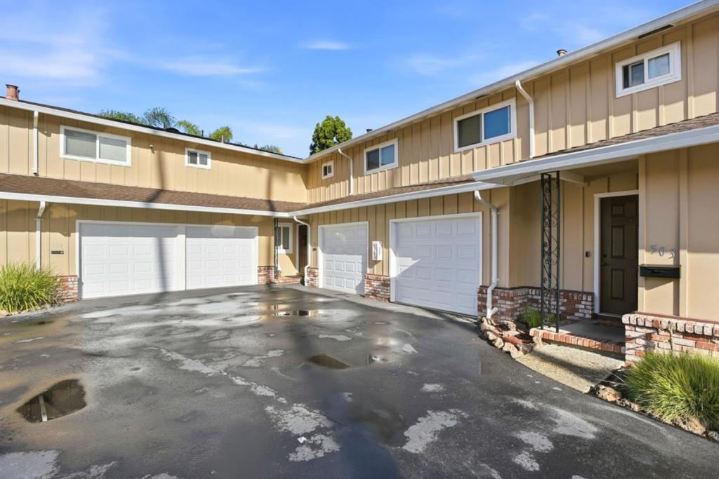 503 W Fox Court
