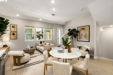 Photo of 28966 Parkridge Loop Loop #116, Hayward, CA 94544 (MLS # 41147455)