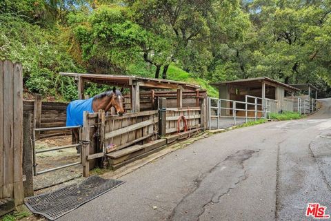 Photo of 1809 Melhill Way, Los Angeles, CA 90049 (MLS # 25519341)