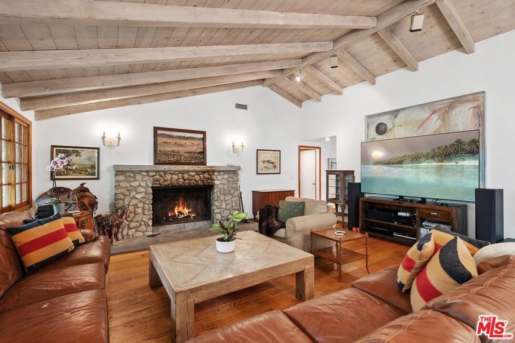 Photo of 1809 Melhill Way, Los Angeles, CA 90049 (MLS # 25519341)