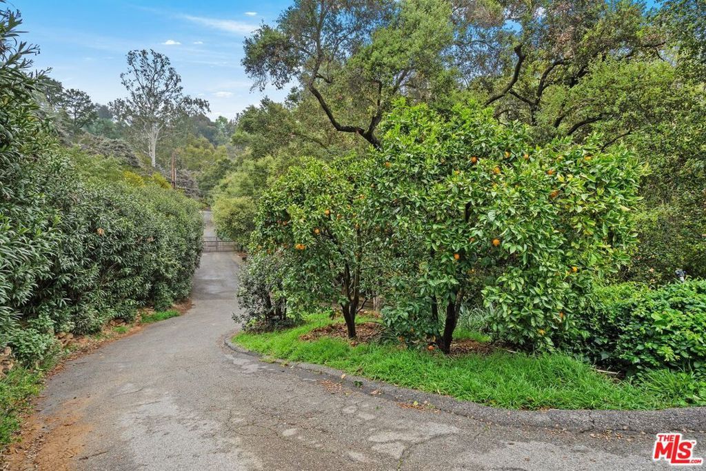 Photo of 1809 Melhill Way, Los Angeles, CA 90049 (MLS # 25519341)