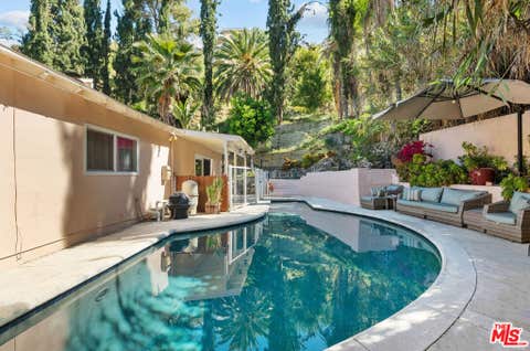 Photo of 4300 Pampas Road, Woodland Hills, CA 91364 (MLS # 26866599)