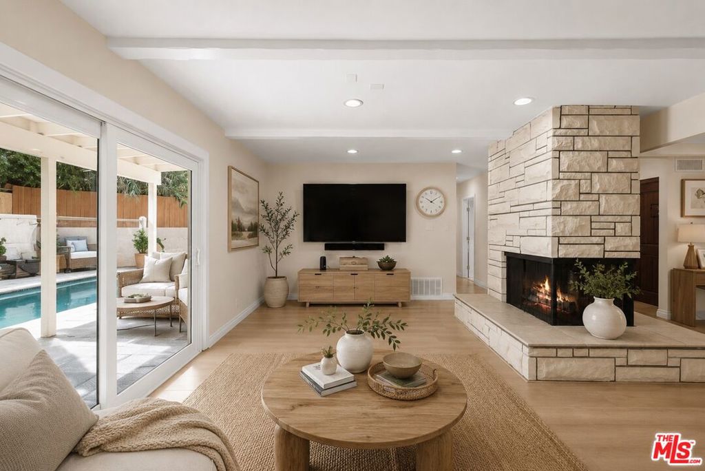 Photo of 4300 Pampas Road, Woodland Hills, CA 91364 (MLS # 26866599)