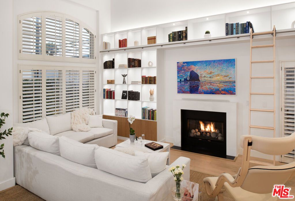 Photo of 838 17th Street #105, Santa Monica, CA 90403 (MLS # 25593833)
