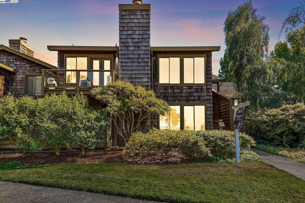 A rare waterfront duet home with sweeping bay and city views! This beautiful 3+BD/3 BA Harbor Bay home in Harbor Pointe HOA features three en-suite bedrooms, a spacious open kitchen with ample cabinetry and spacious living and dining area. There are three patio spaces in each bedroom and a two-car garage with laundry area. The home features an open great room with hardwood floors, a fireplace that centers the room, and large windows on three sides with stunning views of the SF skyline and bay. The spacious master bedroom enjoys the view of the morning sunrise. This home is directly across the street from the Shoreline Park and the seven-mile Bay Shore Loop Trail, the home is near top-performing schools and is moments from transportation options including the SF ferry.