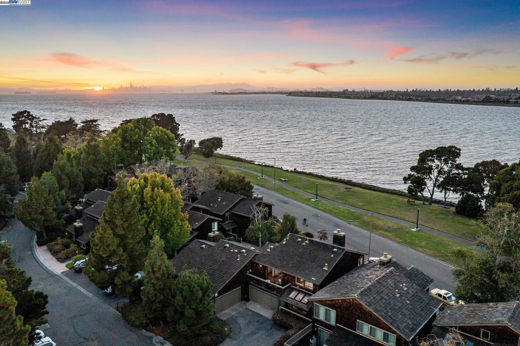 HARBOR BAY - Residential