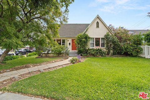 Photo of 2556 E Villa Street, Pasadena, CA 91107 (MLS # 26671013)