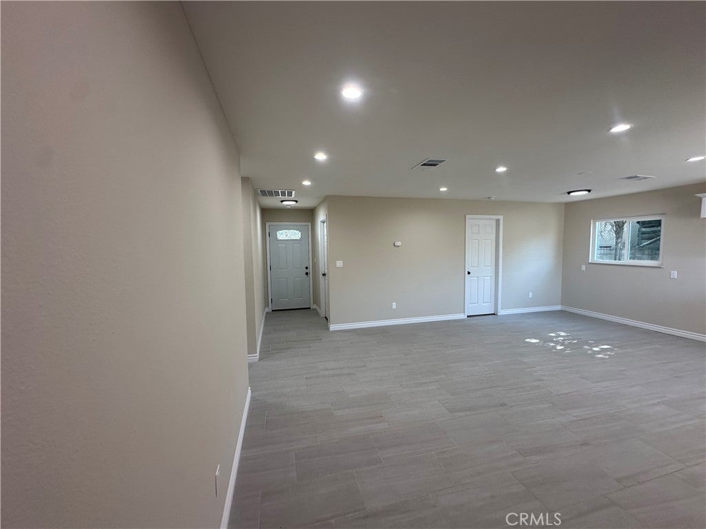 560 W 10th Street