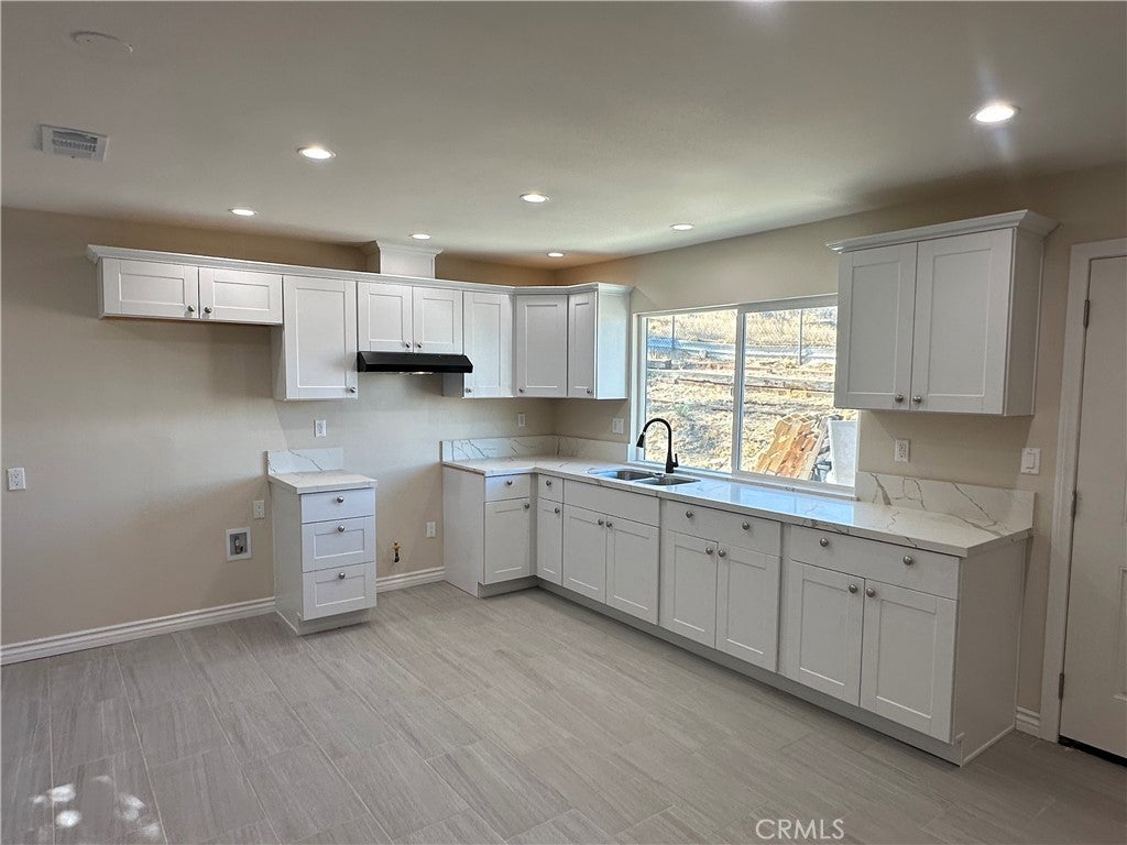 560 W 10th Street