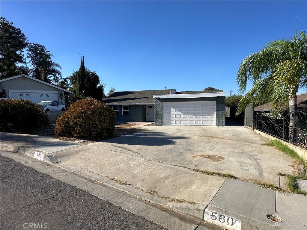 560 W 10th Street