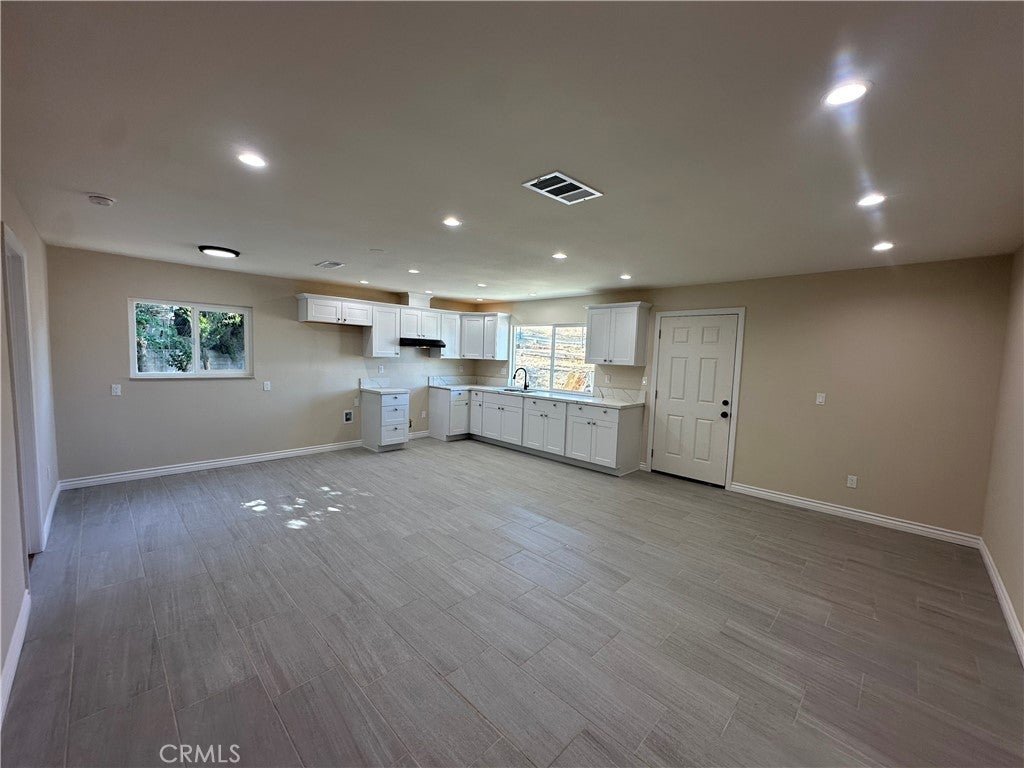 560 W 10th Street