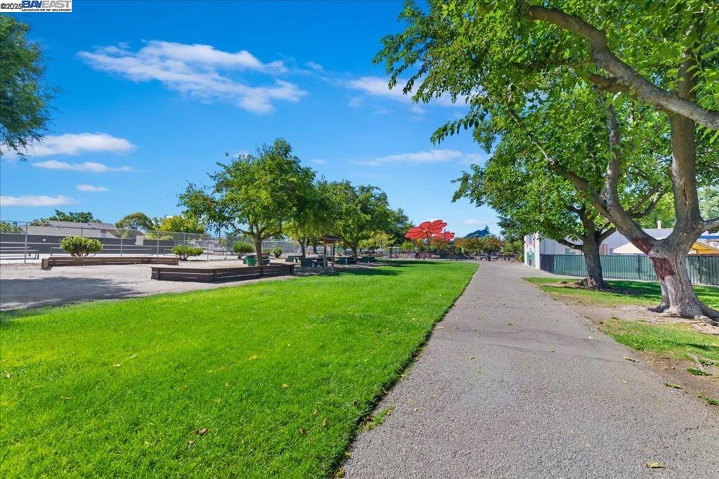 TOWN SQUARE - Residential