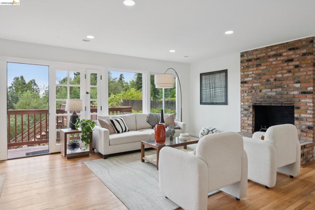 201 Crestmont
