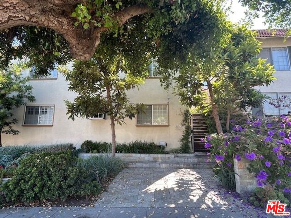 Short-Term Furnished Rental 2 Bed / 2 Bath Prime Santa Monica Location 1144 10th Street, Unit 8 | Santa Monica, CA $5,200/month | Fully Furnished | Flexible Lease Terms Welcome to this stylish and fully furnished 2-bedroom, 2-bathroom apartment located just moments from the beach and all the best that Santa Monica has to offer. Perfect for short-term stays, or anyone looking for a hassle-free move-in experience. Features include: Bright, open-concept living and dining area Fully equipped kitchen with modern appliances Spacious primary suite with en-suite bath Second bedroom perfect for guests or home office In-unit laundry Private balcony1 assigned parking spot Utilities included Enjoy walkability to Montana Ave, 3rd Street Promenade, and the beach. Just bring your suitcase! Available now for short-term lease (3-12 months).