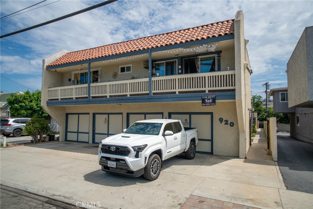 920 Loma Avenue