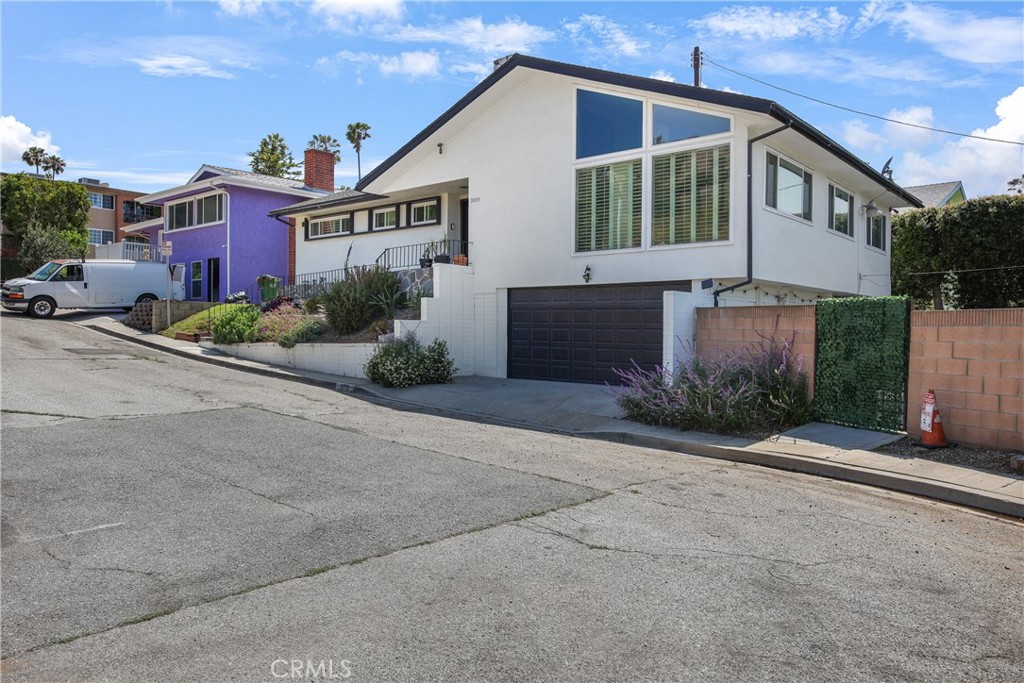 3859 Hollyview Terrace